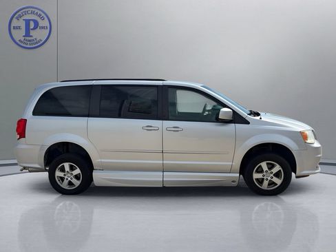 Used 2012 Dodge Grand Caravan SXT FWD image 8