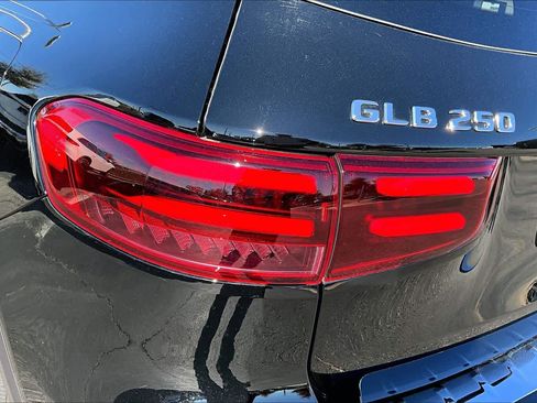 Used 2025 Mercedes-Benz GLB 250 image 27