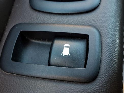 Used 2013 Chrysler Town & Country Touring-L w/ Driver Convenience Group FWD image 20