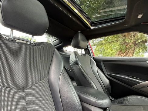 Used 2016 Hyundai Veloster w/ Option Group 02 FWD image 12