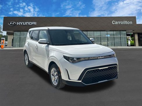 Used 2025 Kia Soul LX w/ LX Technology Package image 3