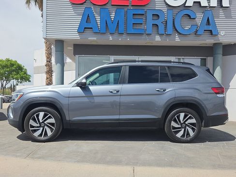 Used 2025 Volkswagen Atlas SE FWD image 3