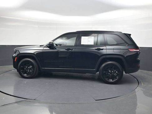 Used 2025 Jeep Grand Cherokee Altitude AWD/4WD image 12