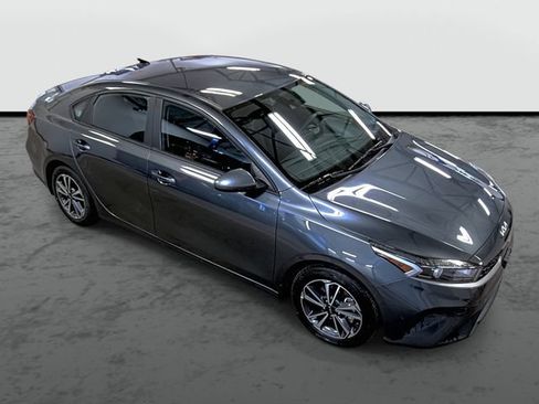 Used 2023 Kia Forte LXS FWD image 5