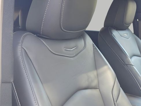 Used 2025 Cadillac XT4 Premium Luxury image 16