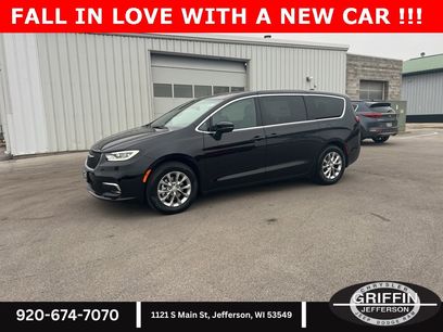 New 2026 Chrysler Pacifica Limited w/ Trailer Tow Group