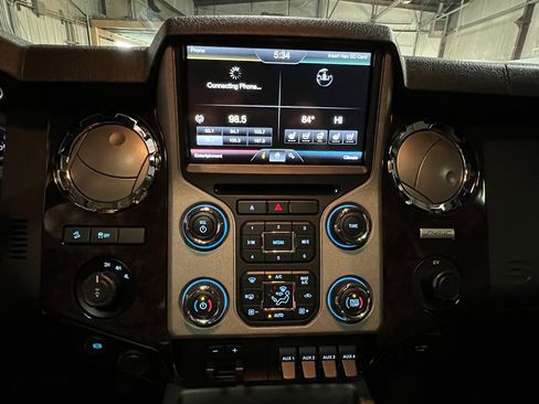 Used 2016 Ford F250 Platinum w/ Platinum Package image 24