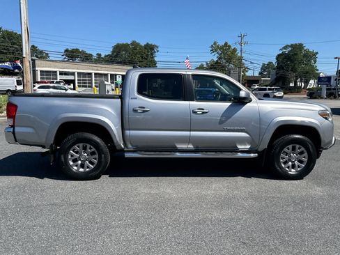 Used 2016 Toyota Tacoma SR5 w/ SR5 Appearance Package (SN) AWD/4WD image 8