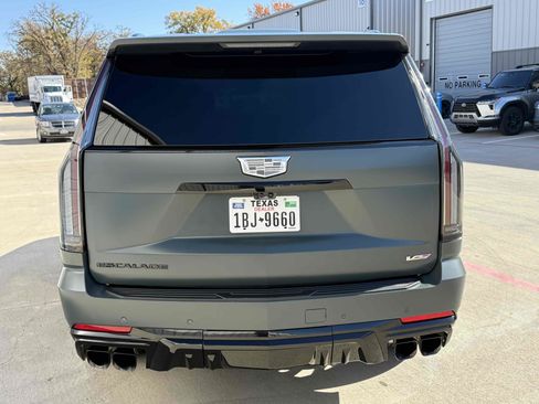 Used 2025 Cadillac Escalade V w/ LPO, ONYX Package image 2
