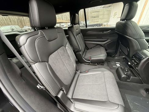 New 2025 Jeep Grand Cherokee L Altitude image 10