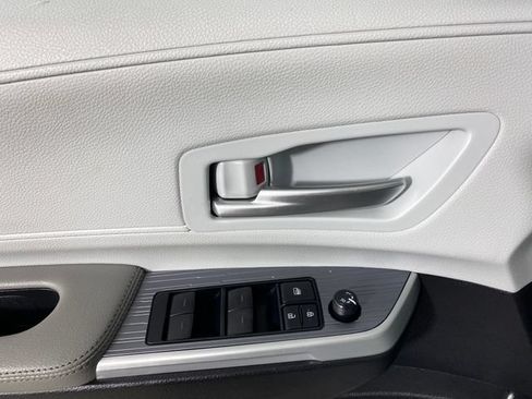 Certified 2025 Toyota Sienna XLE FWD image 24