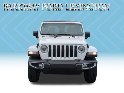 Used 2023 Jeep Gladiator Overland AWD/4WD image 8