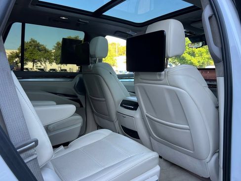 Certified 2025 Cadillac Escalade Sport Platinum AWD/4WD image 18