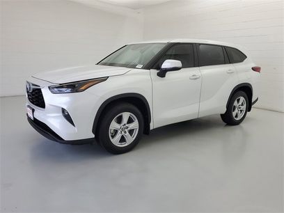 Used 2023 Toyota Highlander LE