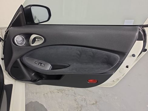 Used 2011 Nissan 370Z Touring RWD image 29