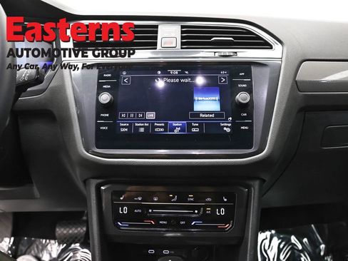 Used 2024 Volkswagen Tiguan SE FWD image 11