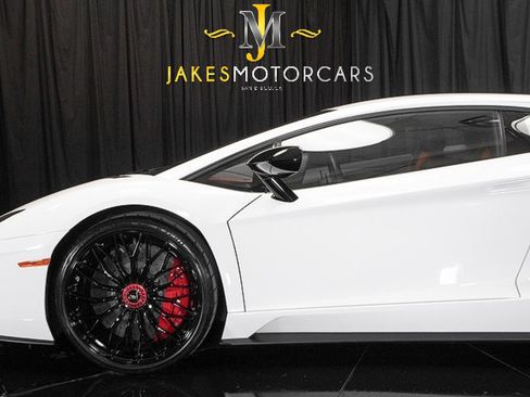 Used 2017 Lamborghini Aventador S image 7