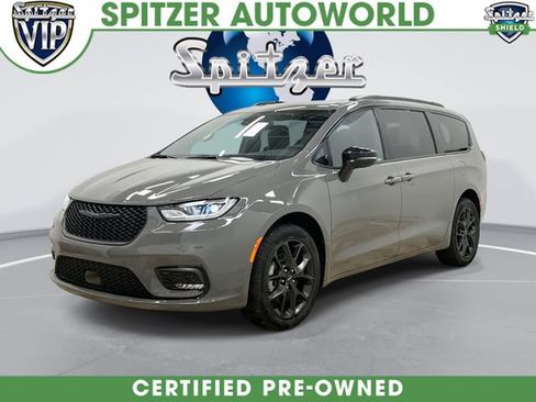 Used 2025 Chrysler Pacifica Limited AWD/4WD image 1