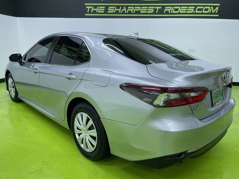 Used 2022 Toyota Camry LE image 7