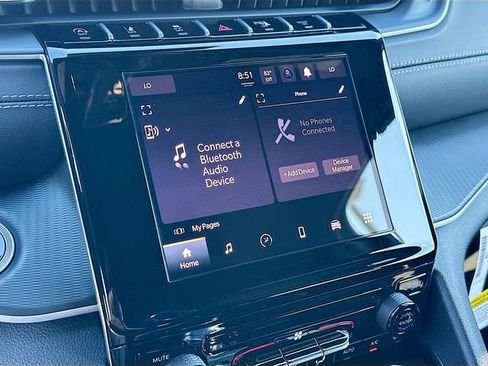 New 2025 Jeep Grand Cherokee Laredo image 9