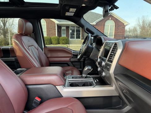 Used 2018 Ford F150 Platinum w/ Equipment Group 701A Luxury image 33