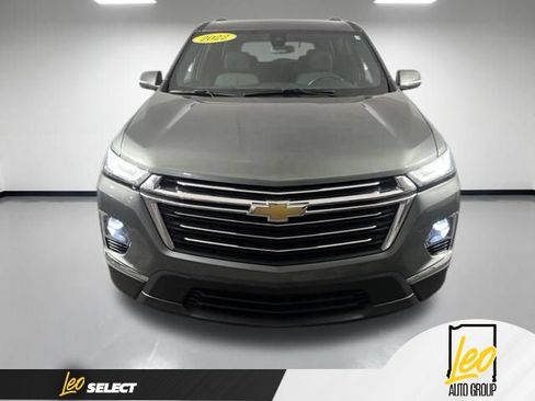 Used 2022 Chevrolet Traverse LT FWD image 2