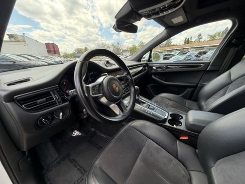 Used 2021 Porsche Macan w/ Premium Package AWD/4WD image 14