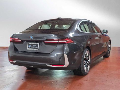 Used 2024 BMW 530i xDrive w/ Convenience Package image 7