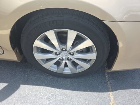 Used 2011 Toyota Avalon Limited FWD image 11
