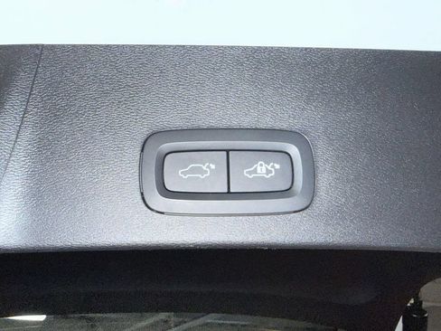 Used 2024 Volvo XC40 Recharge Ultimate w/ Protection Package Premier AWD/4WD image 18