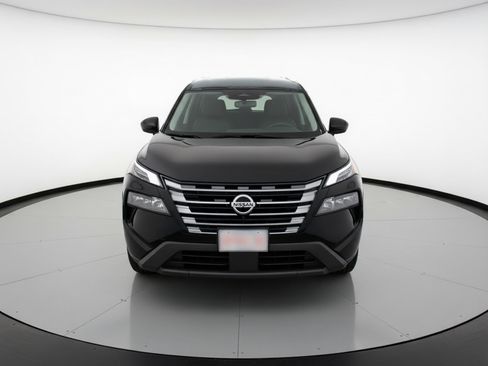 Used 2025 Nissan Rogue SV image 2