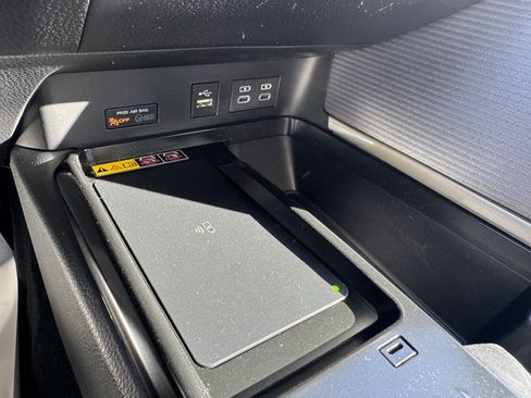 Used 2025 Toyota Camry SE image 27