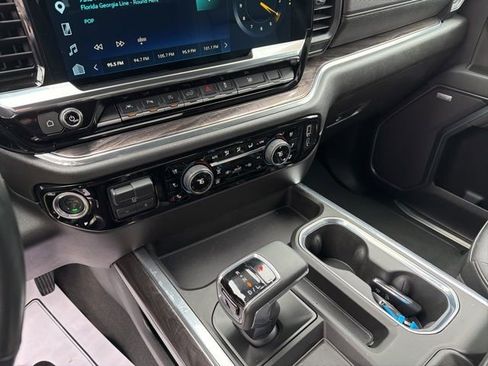 Used 2025 Chevrolet Silverado 1500 LTZ AWD/4WD image 29