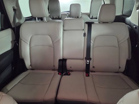 Used 2025 Nissan Pathfinder SL FWD image 21