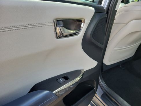 Used 2015 Toyota Avalon XLE Touring FWD image 13
