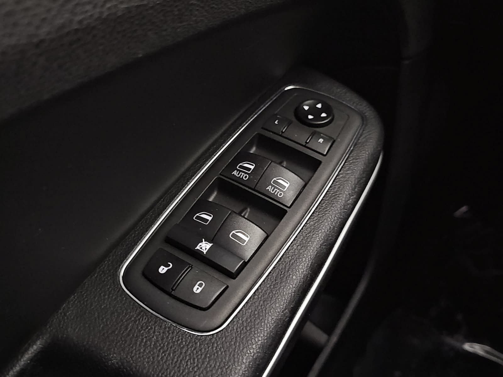 Used 2021 Chrysler 300 Touring w/ Sport Appearance Package RWD image 25