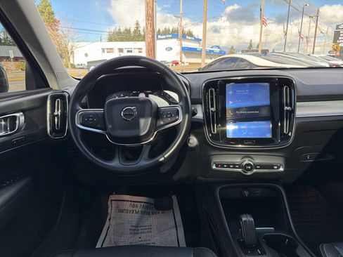 Used 2019 Volvo XC40 T5 Momentum image 25