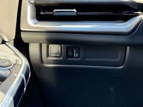 Certified 2025 Cadillac XT4 Premium Luxury image 31