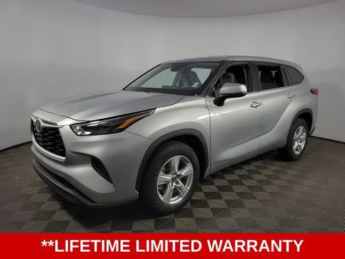 Used 2022 Toyota Highlander L image 3
