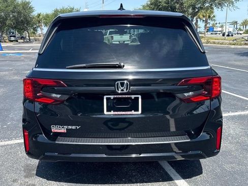 Certified 2025 Honda Odyssey EX-L image 4