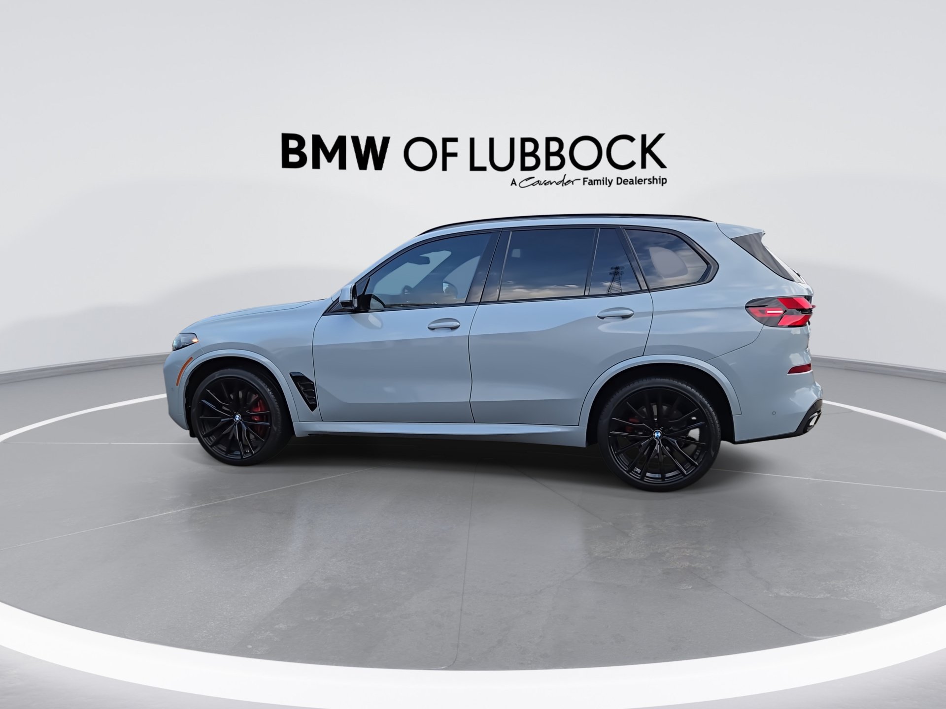 Used 2024 BMW X5 xDrive40i w/ M Sport Package AWD/4WD image 6