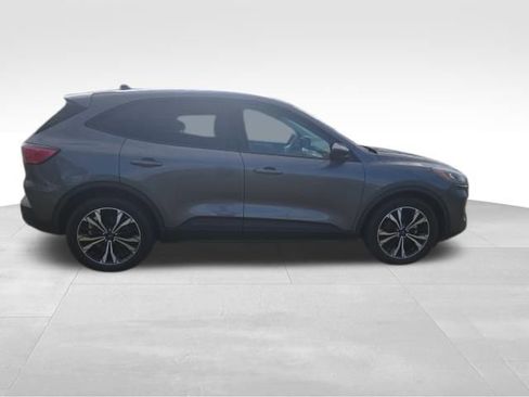 Used 2022 Ford Escape SE w/ SE Sport Appearance Package image 9