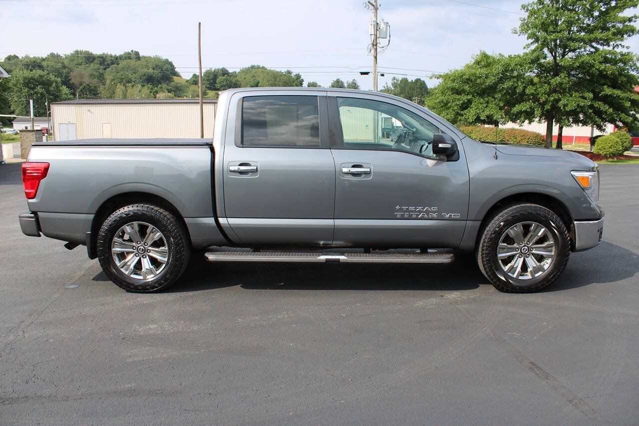 Used 2018 Nissan Titan SV w/ SV Convenience Package AWD/4WD image 7