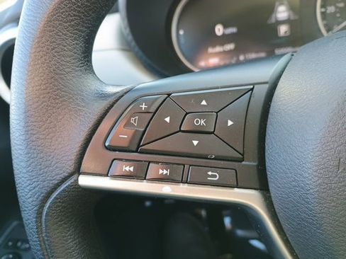 Used 2021 Nissan Versa SV FWD image 27