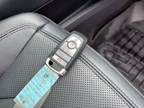 Used 2018 Ford Expedition Limited image 41