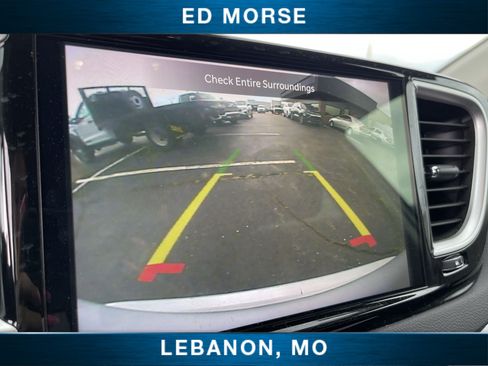 Used 2023 Chrysler Pacifica Touring-L FWD image 14