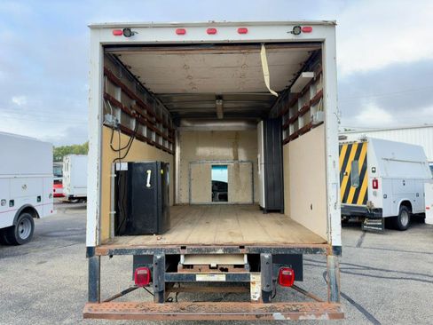 Used 2003 Ford E-350 and Econoline 350 Super Duty image 4