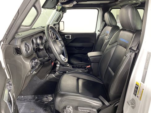 Used 2022 Jeep Wrangler Unlimited Rubicon w/ Cold Weather Group image 18