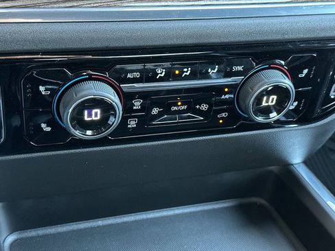 Used 2024 Chevrolet Silverado 2500 LT w/ Convenience Package image 18