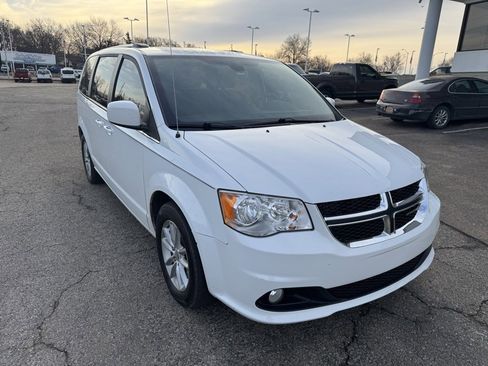 Used 2019 Dodge Grand Caravan SXT w/ Driver Convenience Group image 1